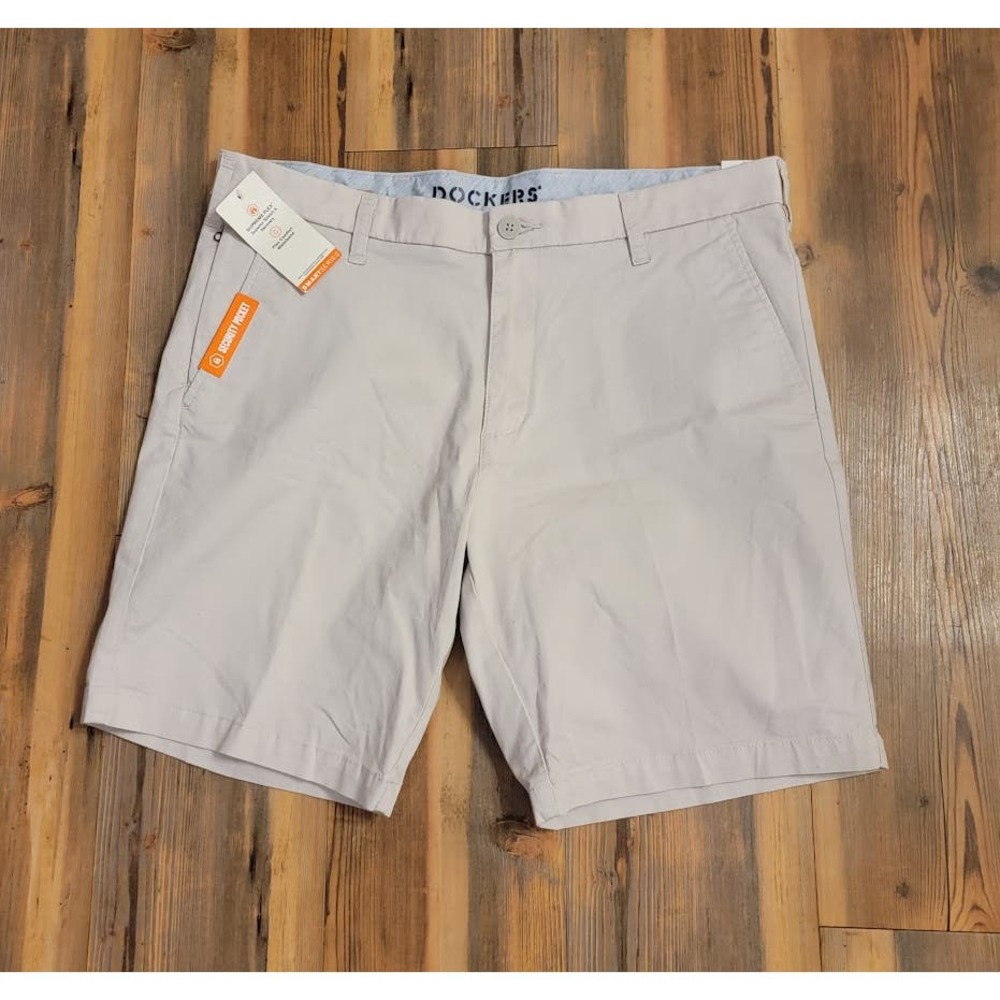 NWT Dockers Ultimate Supreme Flex Stretch Solid 9" Shorts -Size 36" Waist